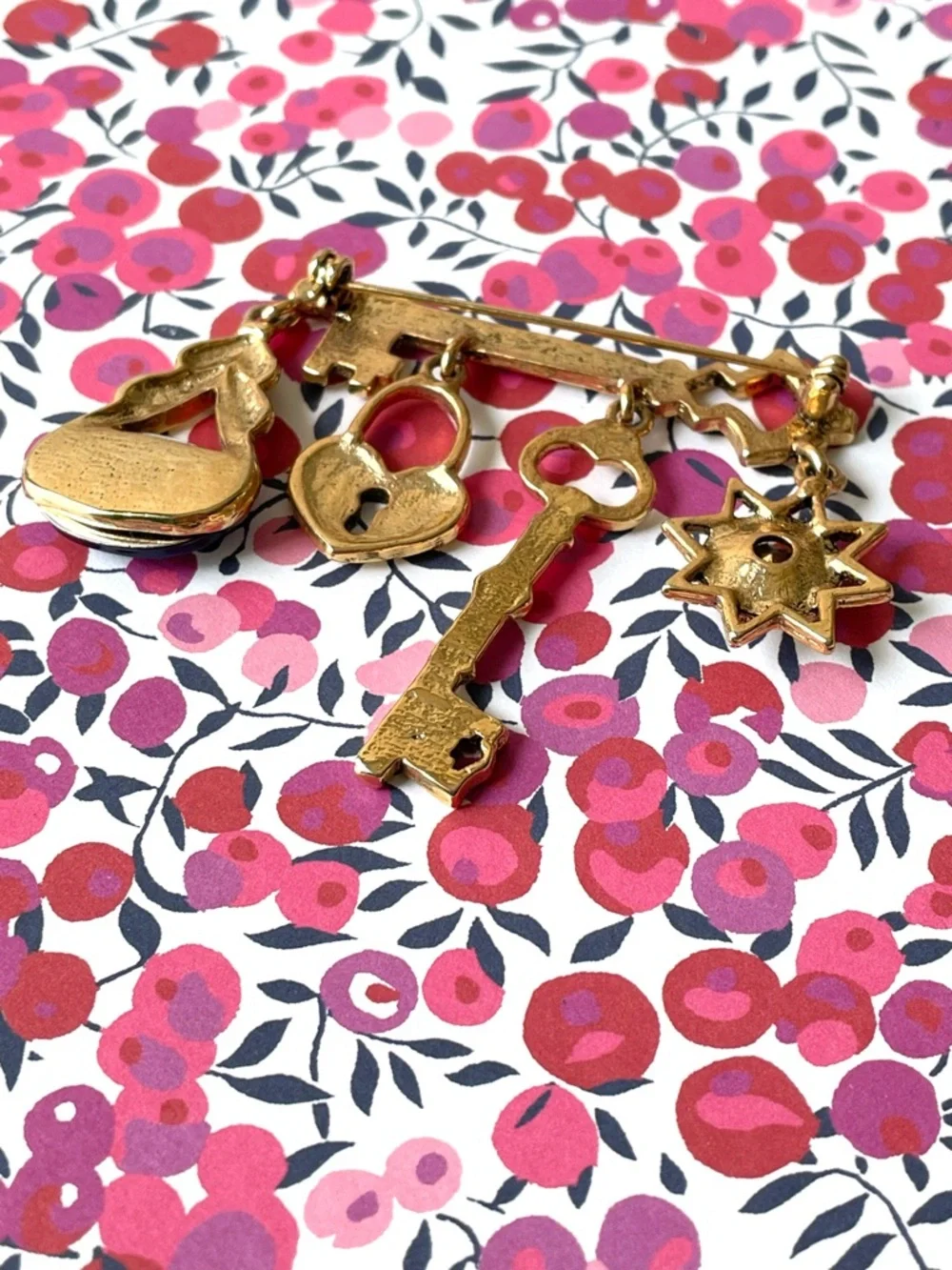 Vintage goldtone skeleton key brooch w/ dangling charms heart lock Victoriana